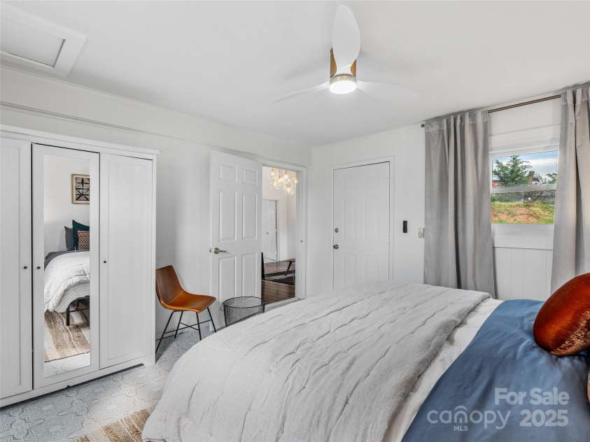 14 View Street, Asheville, NC 28804.  MLS# CAR4261605, YatesRealty ID 20928. 