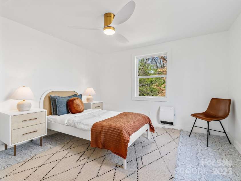 14 View Street, Asheville, NC 28804.  MLS# CAR4261605, YatesRealty ID 20928. 