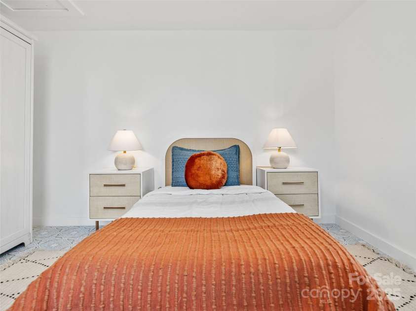 14 View Street, Asheville, NC 28804.  MLS# CAR4261605, YatesRealty ID 20928. 