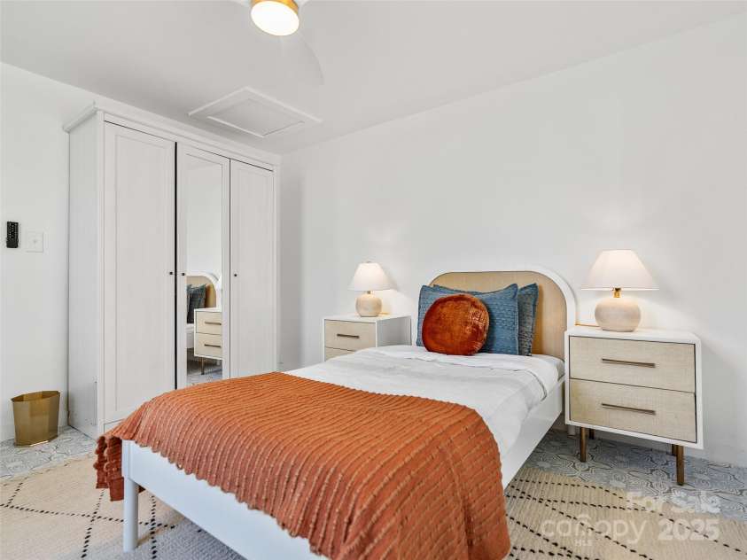 14 View Street, Asheville, NC 28804.  MLS# CAR4261605, YatesRealty ID 20928. 