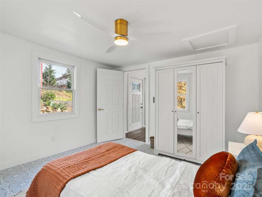 14 View Street, Asheville, NC 28804.  MLS# CAR4261605, YatesRealty ID 20928. 