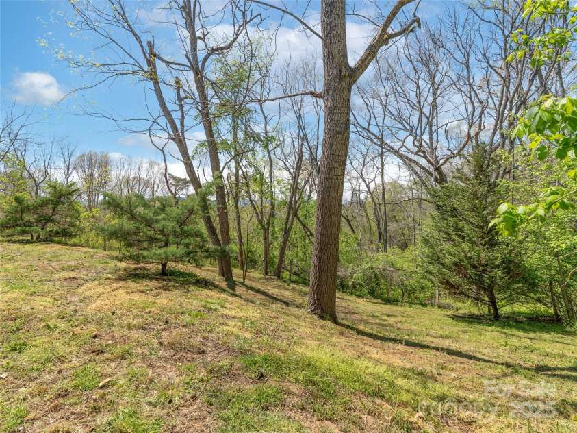 14 View Street, Asheville, NC 28804.  MLS# CAR4261605, YatesRealty ID 20928. 