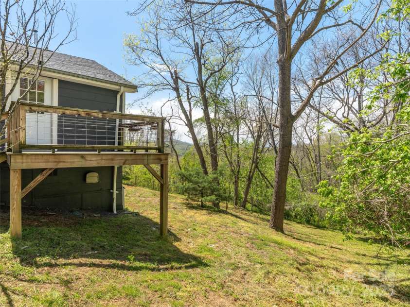 14 View Street, Asheville, NC 28804.  MLS# CAR4261605, YatesRealty ID 20928. 