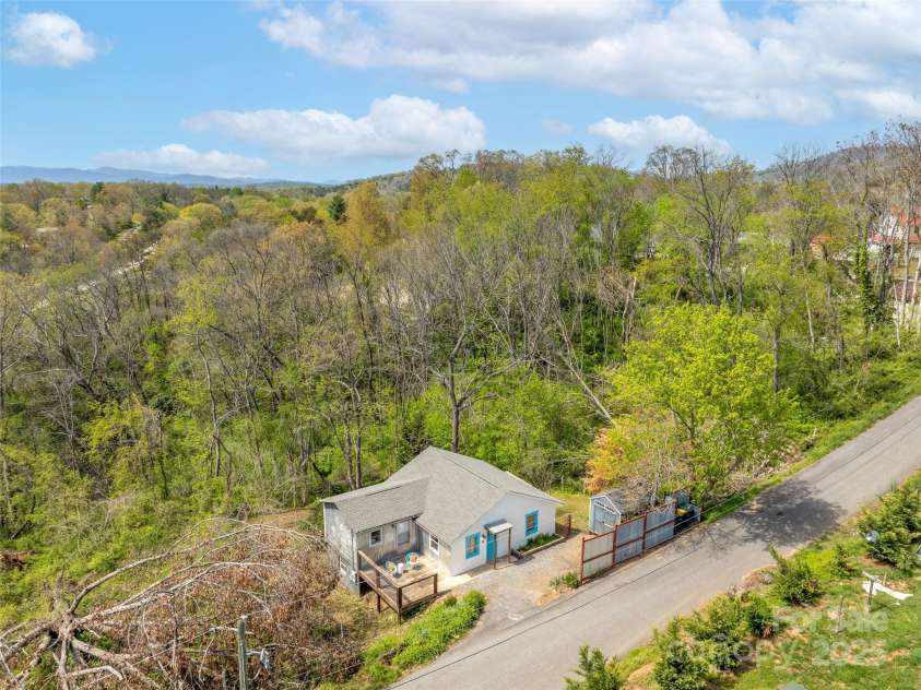 14 View Street, Asheville, NC 28804.  MLS# CAR4261605, YatesRealty ID 20928. 