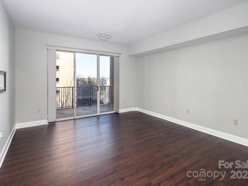 300 5th Street, Charlotte, NC 28202.  MLS# CAR4332845, YatesRealty ID 20929. 