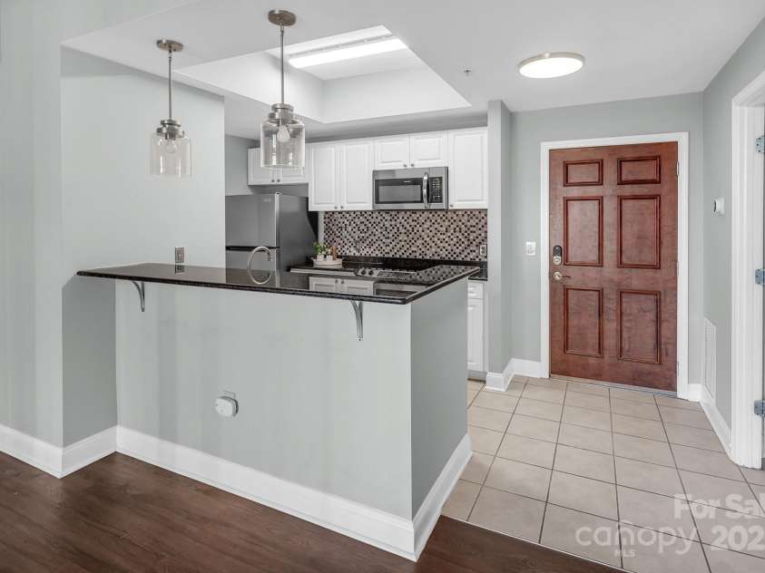 300 5th Street, Charlotte, NC 28202.  MLS# CAR4332845, YatesRealty ID 20929. 