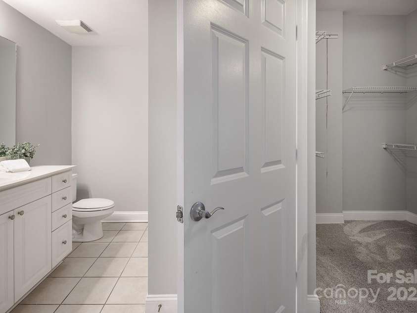 300 5th Street, Charlotte, NC 28202.  MLS# CAR4332845, YatesRealty ID 20929. 