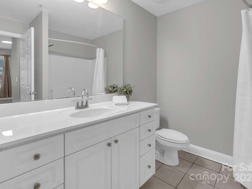 300 5th Street, Charlotte, NC 28202.  MLS# CAR4332845, YatesRealty ID 20929. 