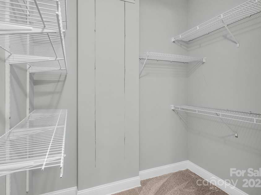 300 5th Street, Charlotte, NC 28202.  MLS# CAR4332845, YatesRealty ID 20929. 