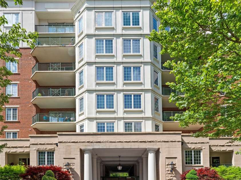 300 5th Street, Charlotte, NC 28202.  MLS# CAR4332845, YatesRealty ID 20929. 