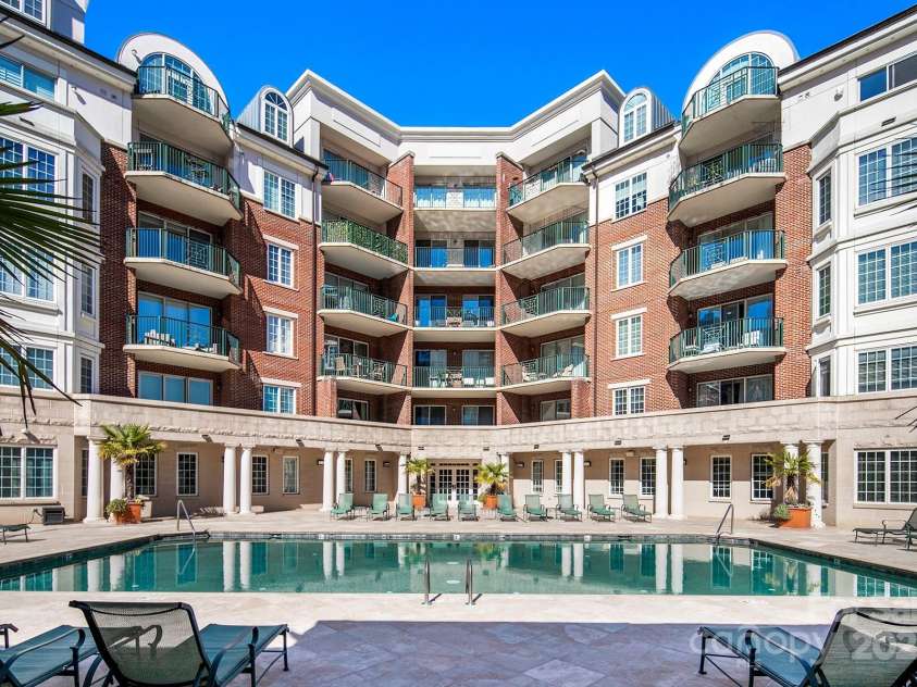 300 5th Street, Charlotte, NC 28202.  MLS# CAR4332845, YatesRealty ID 20929. 