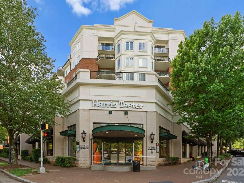 300 5th Street, Charlotte, NC 28202.  MLS# CAR4332845, YatesRealty ID 20929. Harris Teeter building's ground level