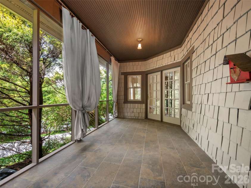 4 Lacoste Drive, Hendersonville, NC 28739.  MLS# CAR4381202, YatesRealty ID 2093. 