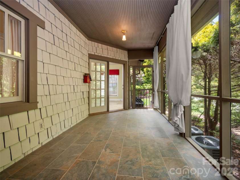 4 Lacoste Drive, Hendersonville, NC 28739.  MLS# CAR4381202, YatesRealty ID 2093. 