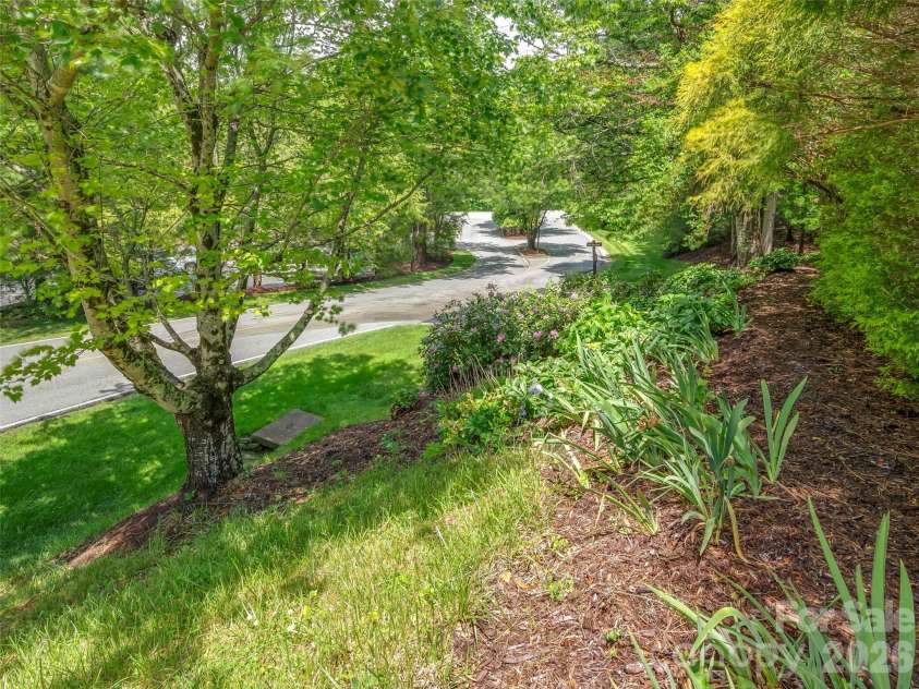 4 Lacoste Drive, Hendersonville, NC 28739.  MLS# CAR4381202, YatesRealty ID 2093. 