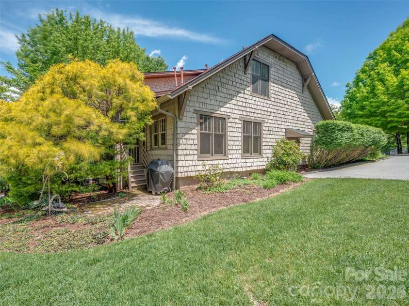 4 Lacoste Drive, Hendersonville, NC 28739.  MLS# CAR4381202, YatesRealty ID 2093. 