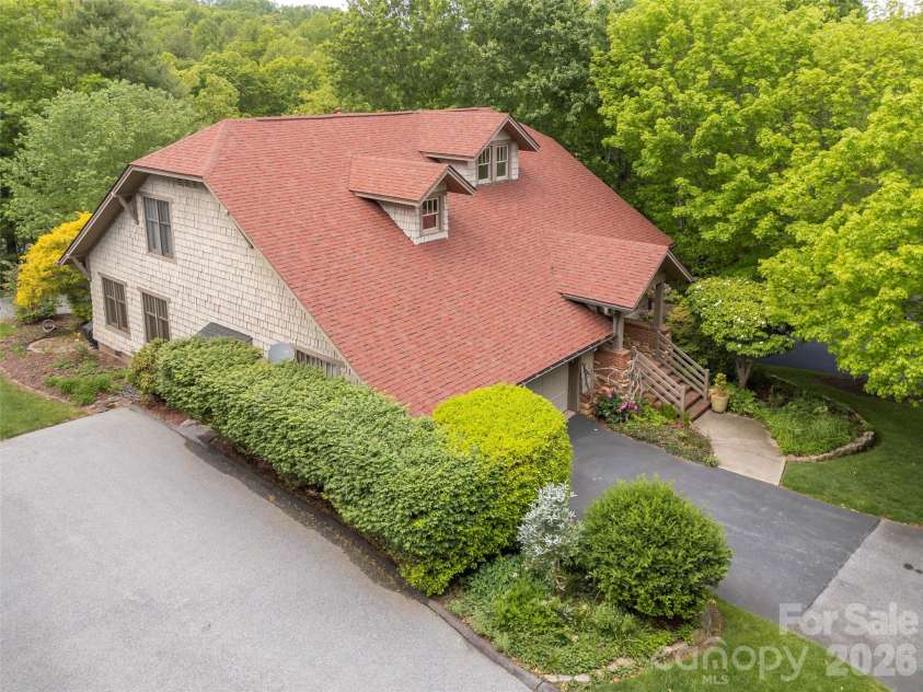 4 Lacoste Drive, Hendersonville, NC 28739.  MLS# CAR4381202, YatesRealty ID 2093. 