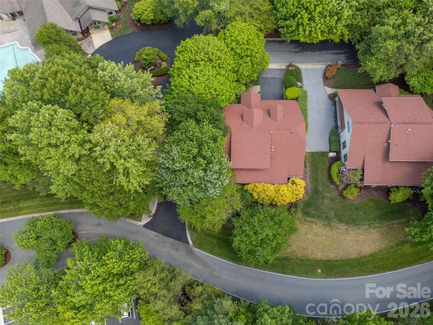 4 Lacoste Drive, Hendersonville, NC 28739.  MLS# CAR4381202, YatesRealty ID 2093. 