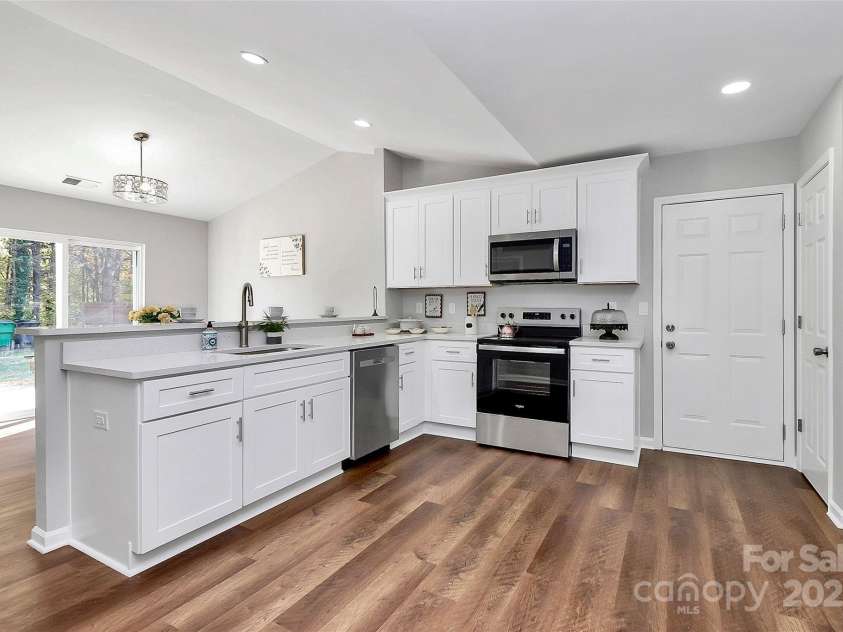 513 Stillgreen Lane, Charlotte, NC 28214.  MLS# CAR4319573, YatesRealty ID 2093. 