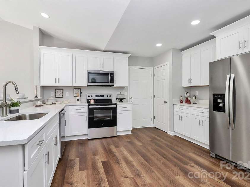 513 Stillgreen Lane, Charlotte, NC 28214.  MLS# CAR4319573, YatesRealty ID 2093. 