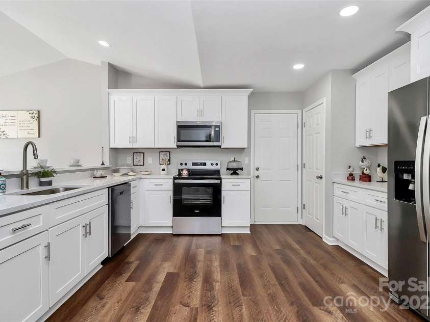 513 Stillgreen Lane, Charlotte, NC 28214.  MLS# CAR4319573, YatesRealty ID 2093. 