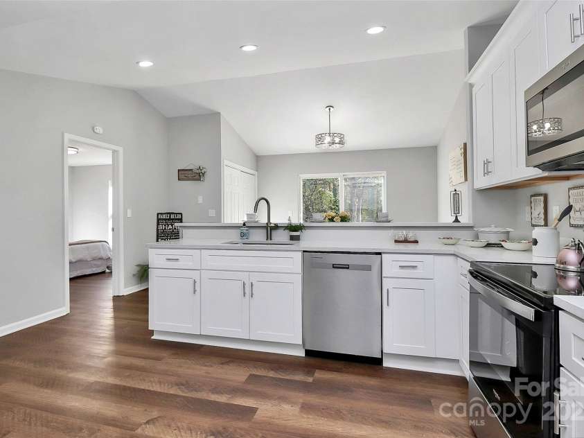 513 Stillgreen Lane, Charlotte, NC 28214.  MLS# CAR4319573, YatesRealty ID 2093. 