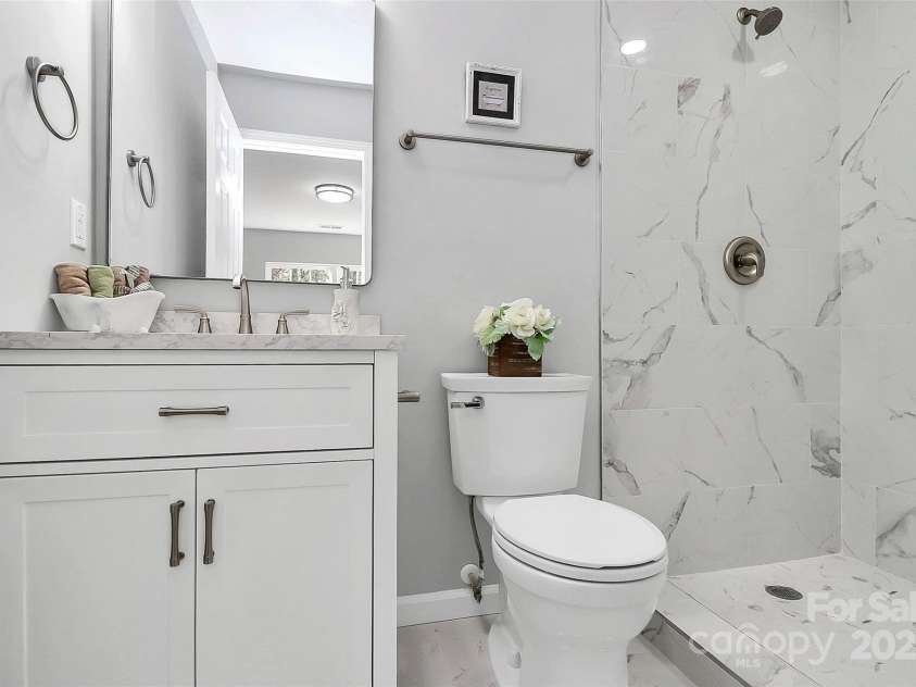 513 Stillgreen Lane, Charlotte, NC 28214.  MLS# CAR4319573, YatesRealty ID 2093. 