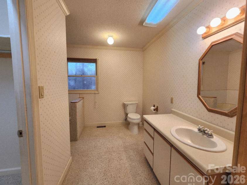 2919 Teton Drive, Newton, NC 28658.  MLS# CAR4334516, YatesRealty ID 20931. 