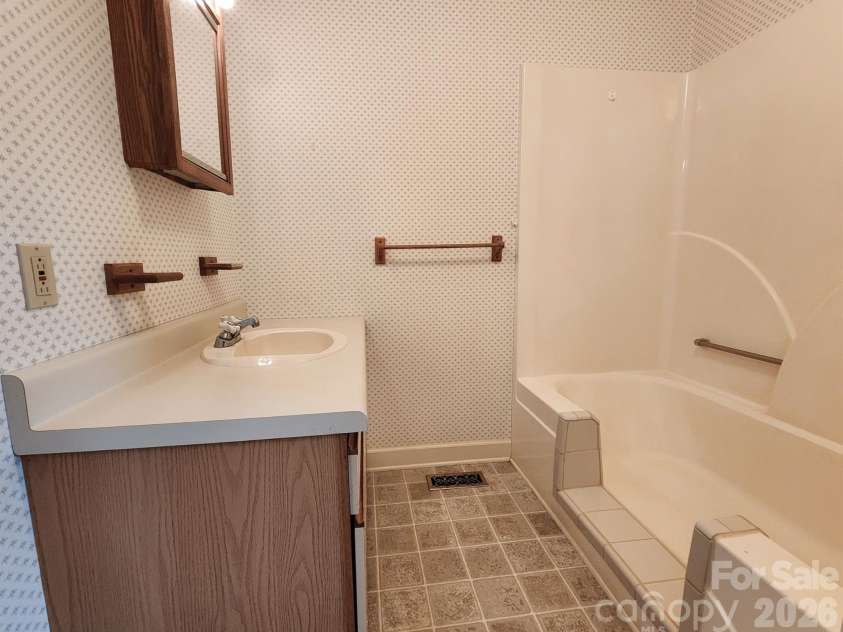 2919 Teton Drive, Newton, NC 28658.  MLS# CAR4334516, YatesRealty ID 20931. 