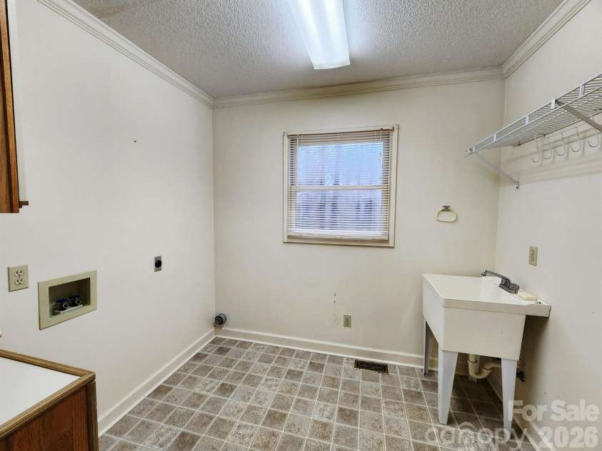 2919 Teton Drive, Newton, NC 28658.  MLS# CAR4334516, YatesRealty ID 20931. 