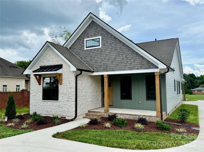 1721 S New Hope Road, Gastonia, NC 28054.  MLS# CAR4267967, YatesRealty ID 20932. 