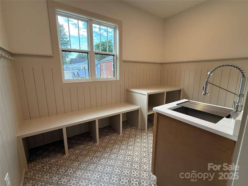 1721 S New Hope Road, Gastonia, NC 28054.  MLS# CAR4267967, YatesRealty ID 20932. 