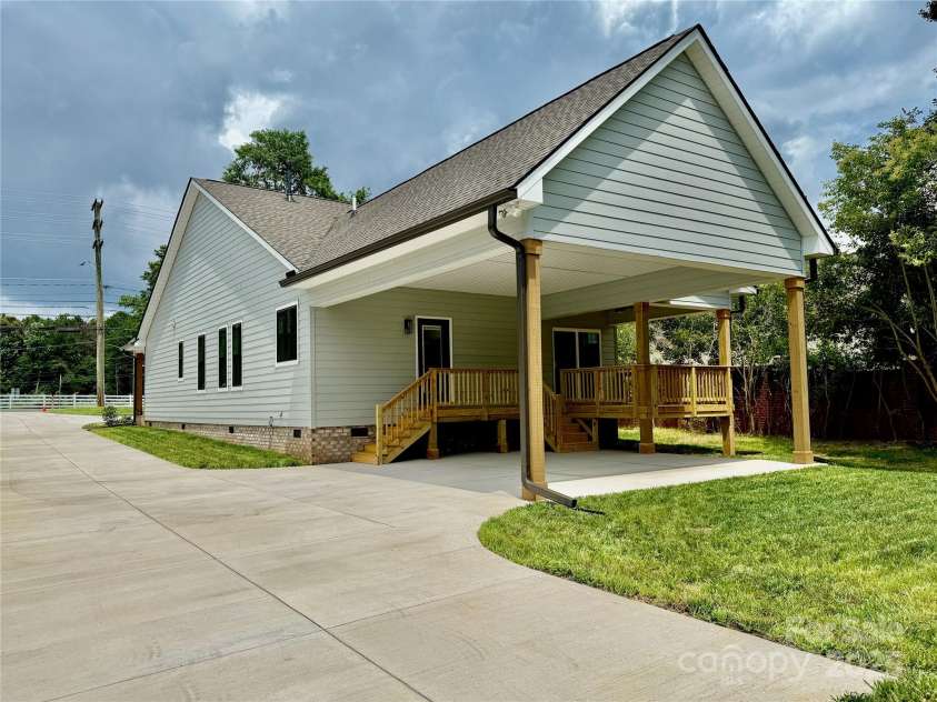 1721 S New Hope Road, Gastonia, NC 28054.  MLS# CAR4267967, YatesRealty ID 20932. 