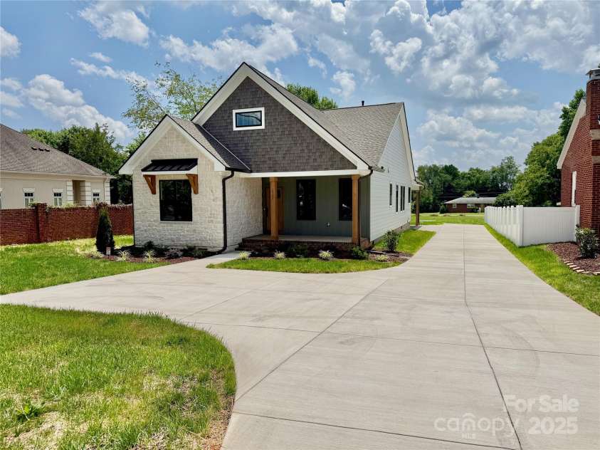 1721 S New Hope Road, Gastonia, NC 28054.  MLS# CAR4267967, YatesRealty ID 20932. 