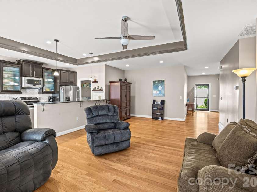 1263 Curry Way, Matthews, NC 28104.  MLS# CAR4378848, YatesRealty ID 20933. 