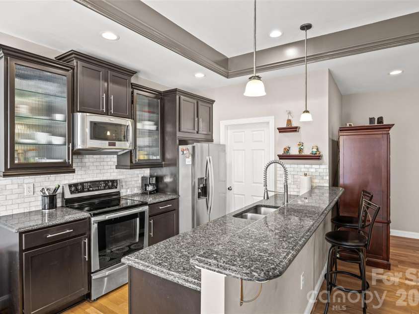 1263 Curry Way, Matthews, NC 28104.  MLS# CAR4378848, YatesRealty ID 20933. 