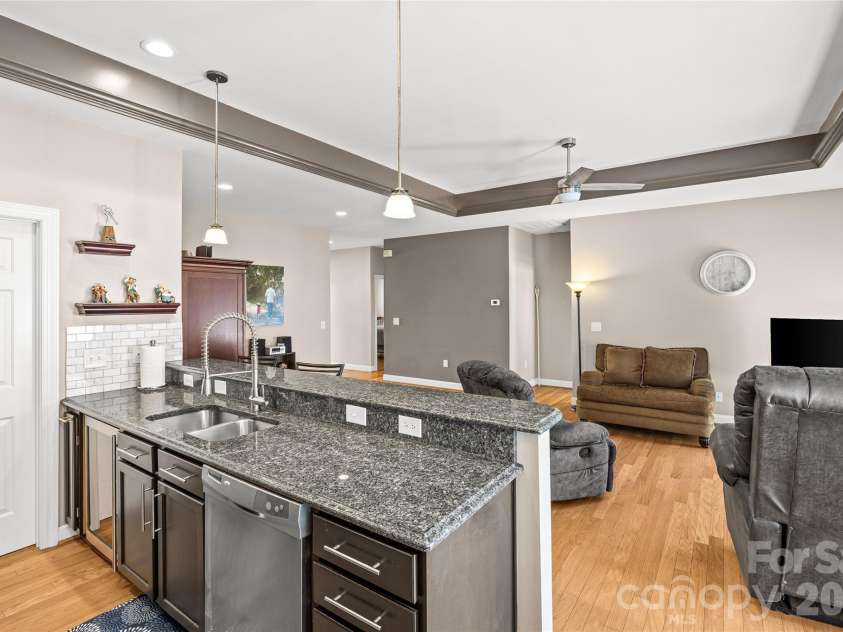 1263 Curry Way, Matthews, NC 28104.  MLS# CAR4378848, YatesRealty ID 20933. 