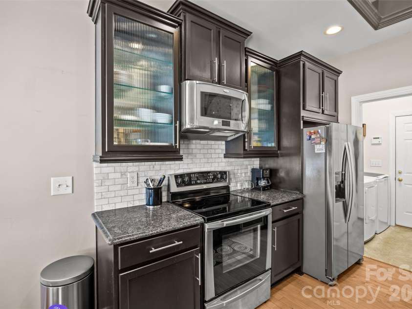 1263 Curry Way, Matthews, NC 28104.  MLS# CAR4378848, YatesRealty ID 20933. 