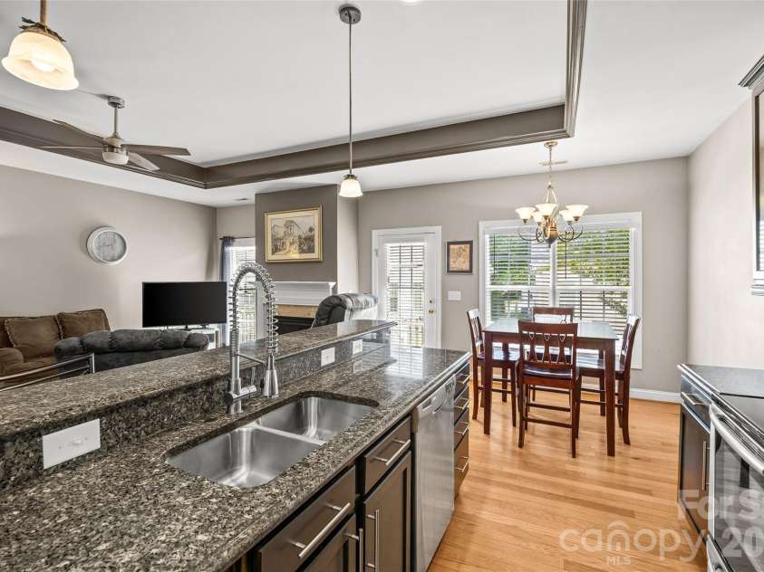 1263 Curry Way, Matthews, NC 28104.  MLS# CAR4378848, YatesRealty ID 20933. 