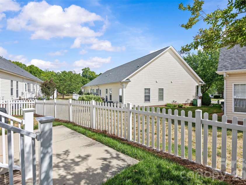 1263 Curry Way, Matthews, NC 28104.  MLS# CAR4378848, YatesRealty ID 20933. 