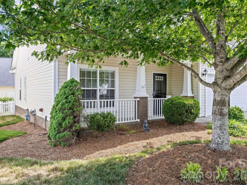 1263 Curry Way, Matthews, NC 28104.  MLS# CAR4378848, YatesRealty ID 20933. 