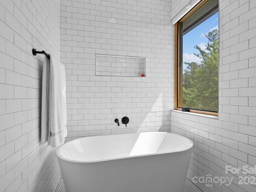 20 Malvern Walk, Asheville, NC 28806.  MLS# CAR4269584, YatesRealty ID 20933. 