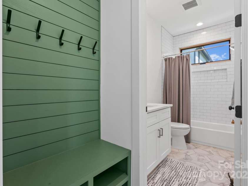 20 Malvern Walk, Asheville, NC 28806.  MLS# CAR4321807, YatesRealty ID 20933. 