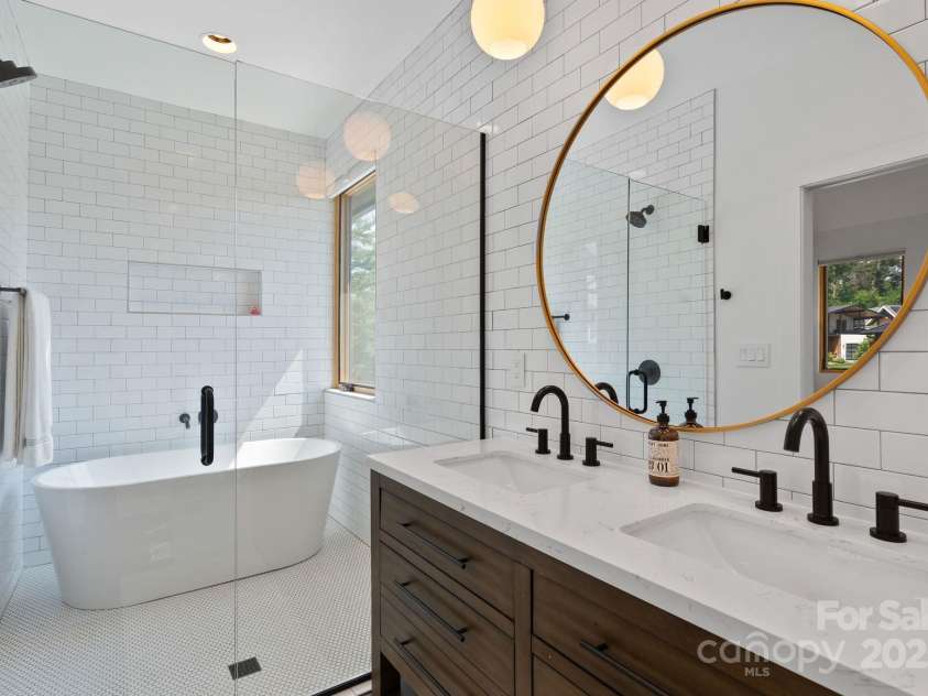 20 Malvern Walk, Asheville, NC 28806.  MLS# CAR4321807, YatesRealty ID 20933. 