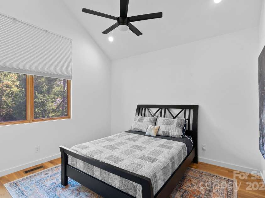 20 Malvern Walk, Asheville, NC 28806.  MLS# CAR4321807, YatesRealty ID 20933. 