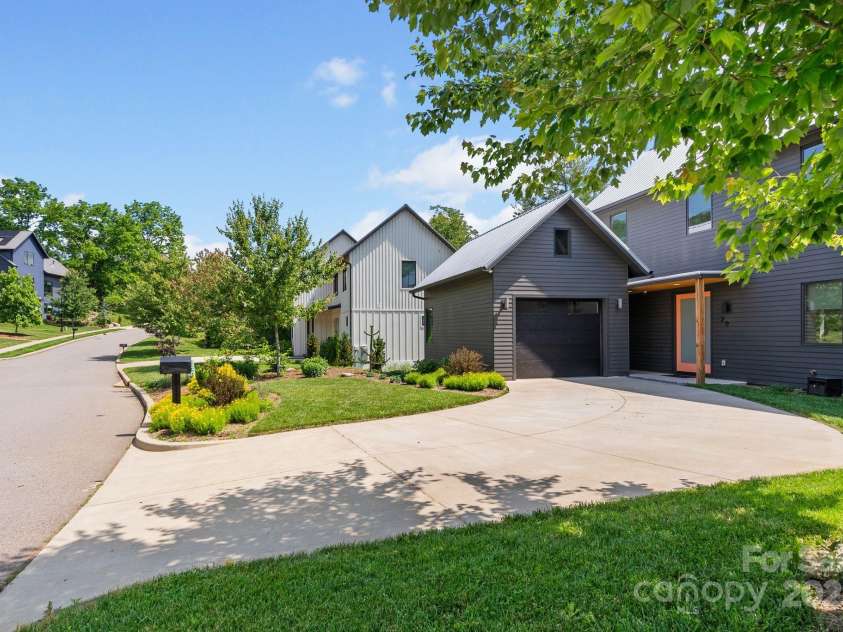 20 Malvern Walk, Asheville, NC 28806.  MLS# CAR4321807, YatesRealty ID 20933. 