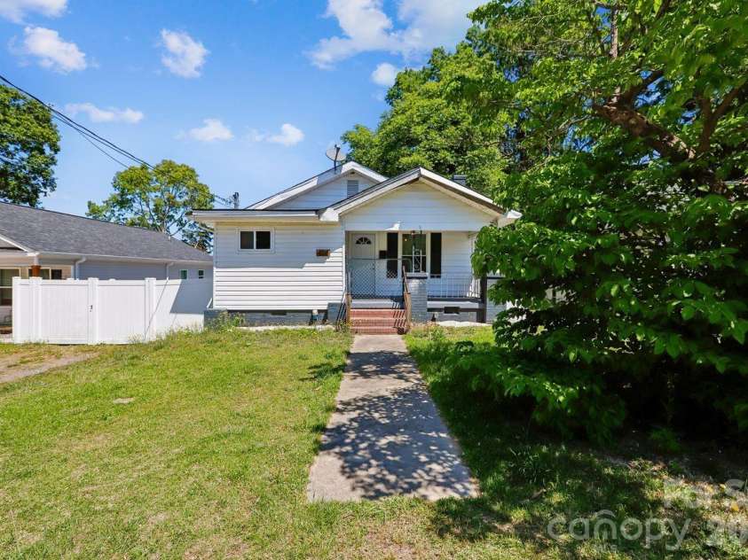 408 Park Avenue, Gastonia, NC 28054.  MLS# CAR4371754, YatesRealty ID 20934. 
