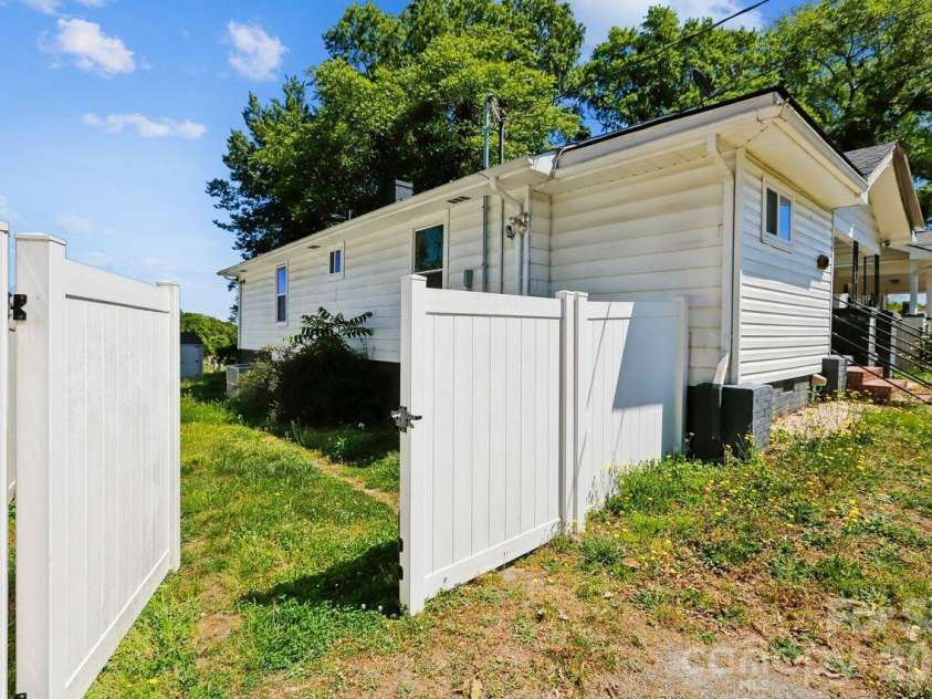 408 Park Avenue, Gastonia, NC 28054.  MLS# CAR4371754, YatesRealty ID 20934. 
