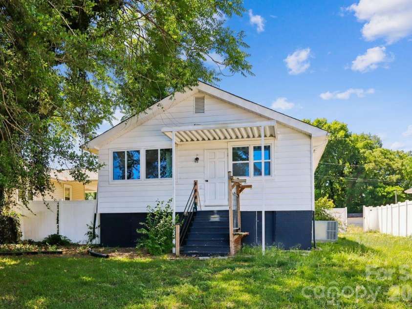 408 Park Avenue, Gastonia, NC 28054.  MLS# CAR4371754, YatesRealty ID 20934. 
