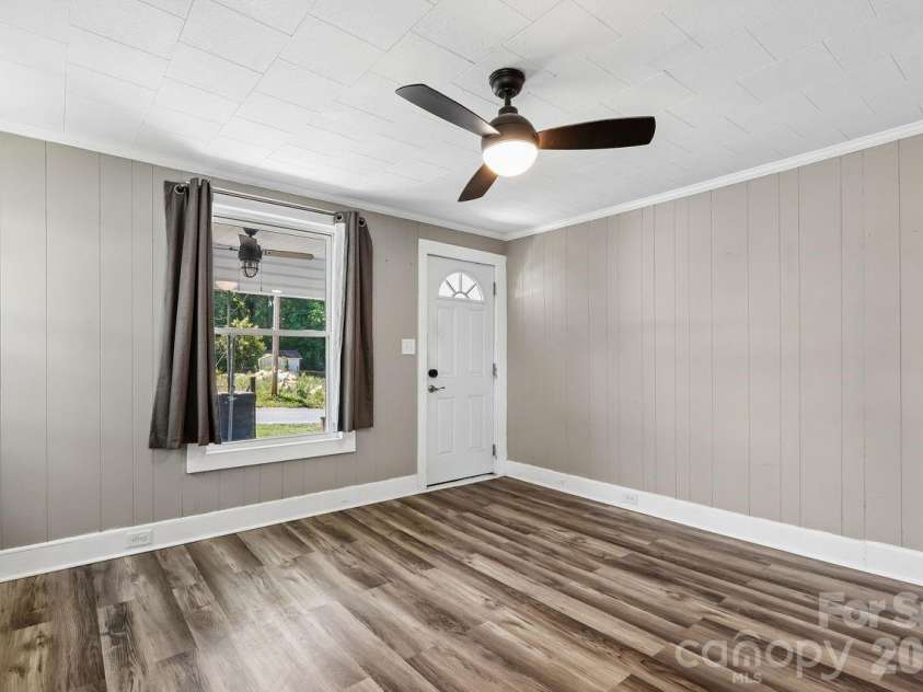 408 Park Avenue, Gastonia, NC 28054.  MLS# CAR4371754, YatesRealty ID 20934. 